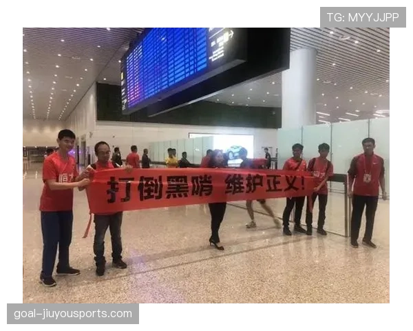 红牌停赛规则详解:累计与直接处罚的判罚标准及执行流程 红牌停赛规则详解:累计与直接处罚的判罚标准及执行流程